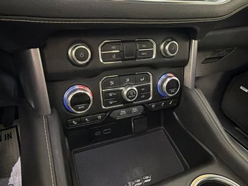Used 2024 GMC Yukon XL SLT w/ SLT Luxury Package AWD/4WD image 33
