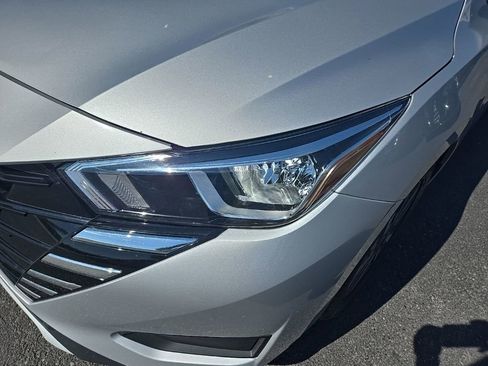 Used 2023 Nissan Versa SV image 29