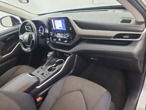 Used 2023 Toyota Highlander LE image 15