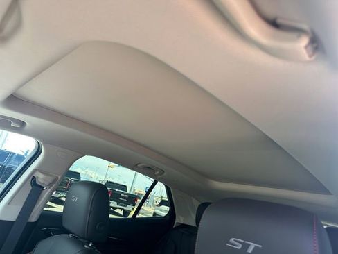 Used 2023 Buick Envision Essence w/ Sport Touring Package image 18