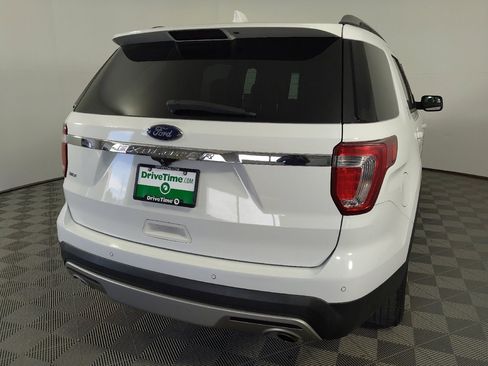 Used 2017 Ford Explorer XLT FWD image 7