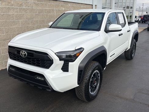 Used 2025 Toyota Tacoma TRD Off-Road AWD/4WD image 34