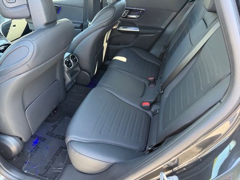 Used 2024 Mercedes-Benz GLC 300 4MATIC image 11