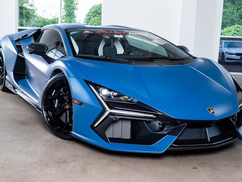 Used 2024 Lamborghini Revuelto image 5