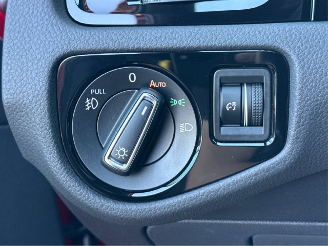 Used 2018 Volkswagen GTI SE FWD image 20