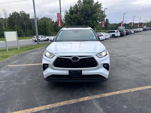 Used 2023 Toyota Highlander XLE AWD/4WD image 8