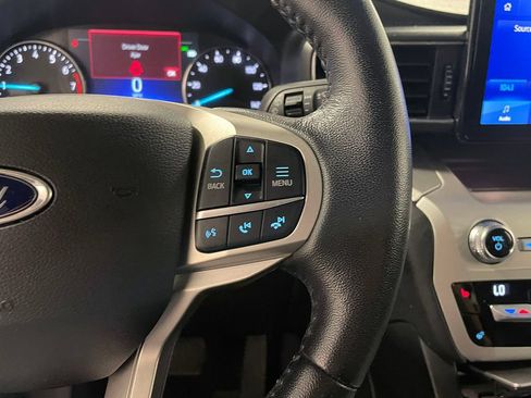 Used 2021 Ford Explorer XLT w/ Equipment Group 202A AWD/4WD image 40