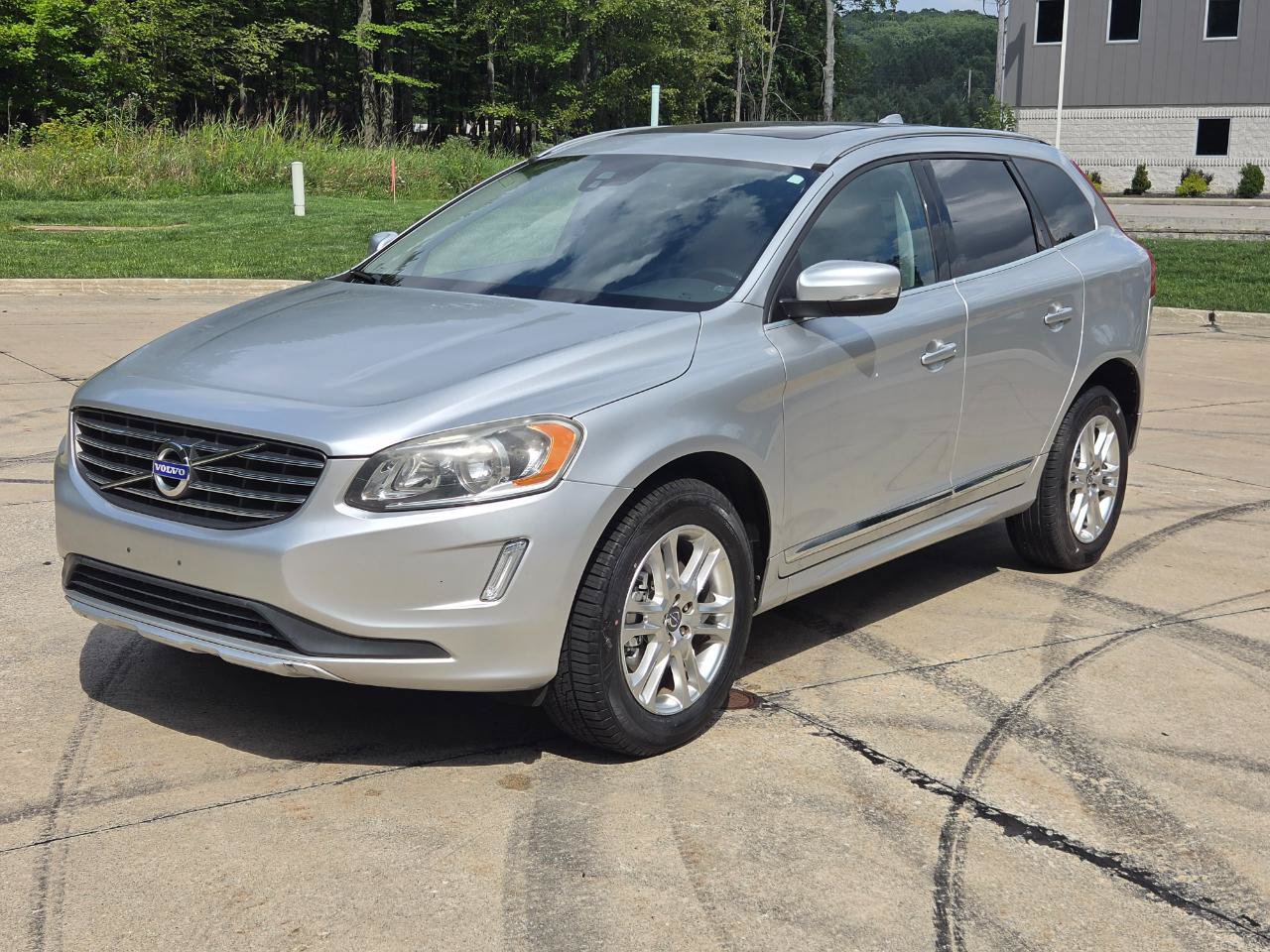 Used 2015 Volvo XC60 T5 AWD/4WD image 1