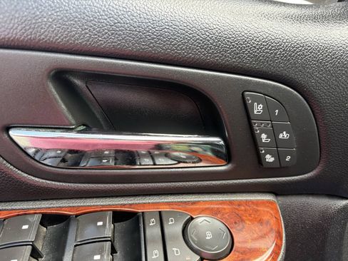 Used 2010 Chevrolet Suburban LTZ AWD/4WD image 21