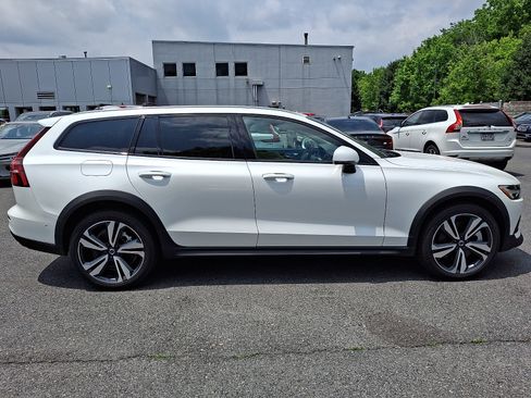 Used 2025 Volvo V60 B5 Cross Country Plus AWD/4WD image 7