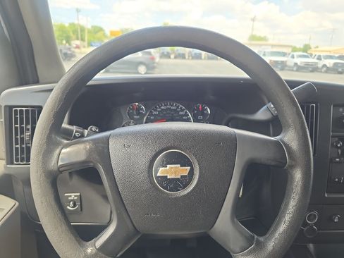 Used 2015 Chevrolet Express 2500 RWD image 20