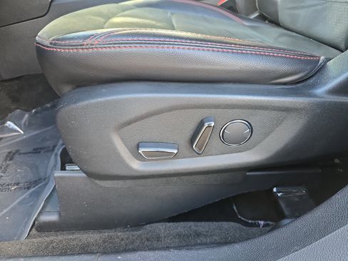 Used 2018 Ford Explorer XLT w/ Equipment Group 202A image 31