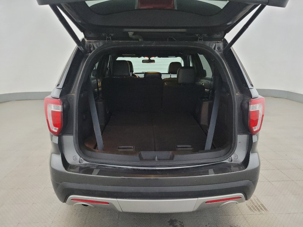 Used 2017 Ford Explorer XLT w/ Equipment Group 202A FWD image 29