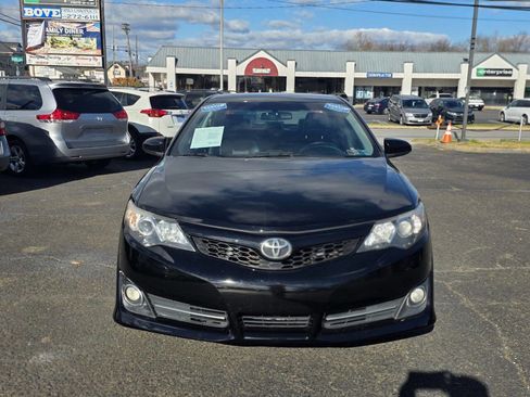 Used 2014 Toyota Camry SE image 2