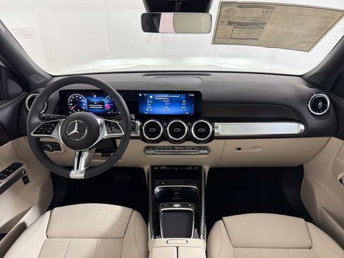 Used 2026 Mercedes-Benz GLB 250 4MATIC image 17