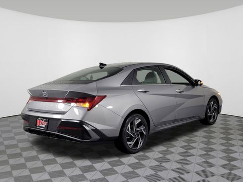 New 2025 Hyundai Elantra Limited image 3