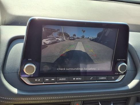Used 2023 Nissan Rogue SV FWD image 6