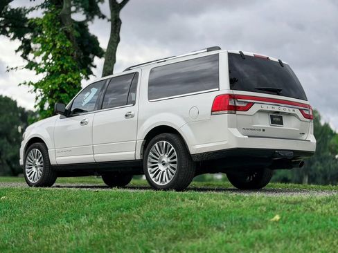 Used 2015 Lincoln Navigator L 4WD w/ Equipment Group 101A Reserve image 39