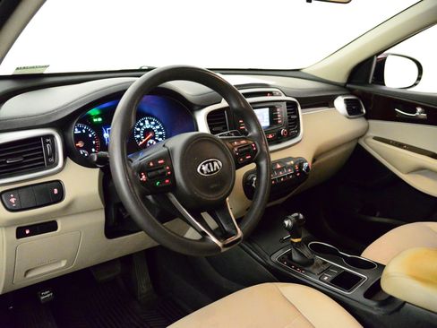 Used 2017 Kia Sorento LX image 24