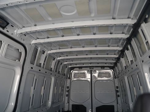 Used 2025 Mercedes-Benz Sprinter 2500 image 33