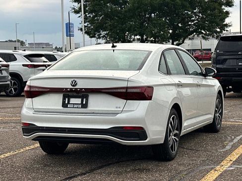 New 2025 Volkswagen Jetta SE image 5