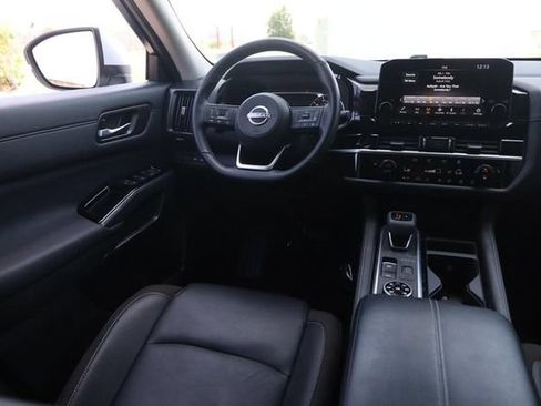 Certified 2025 Nissan Pathfinder SL AWD/4WD image 23