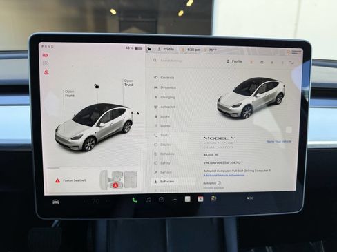 Used 2022 Tesla Model Y Long Range image 10