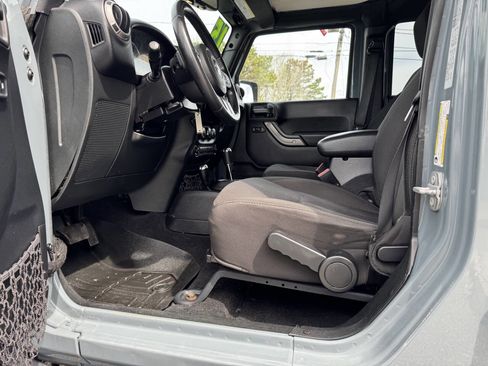 Used 2015 Jeep Wrangler Unlimited Sport w/ Quick Order Package 24S AWD/4WD image 18