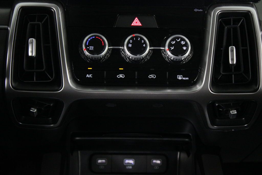 Used 2022 Kia Sorento LX FWD image 21