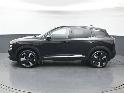 Used 2025 Nissan Kicks SR image 2