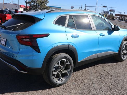 New 2026 Chevrolet Trax LT w/ LPO, Blackout Package image 7