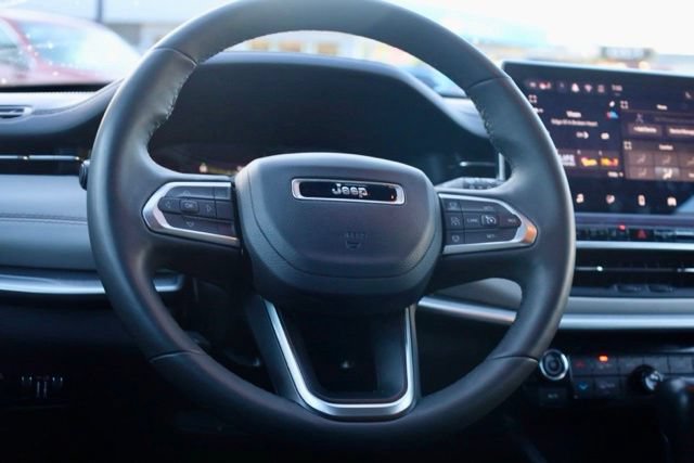 Used 2025 Jeep Compass Limited AWD/4WD image 30