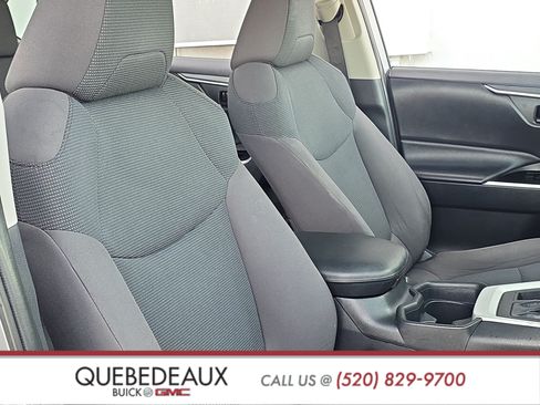 Used 2021 Toyota RAV4 LE w/ Carpet Mat Package (TMS) AWD/4WD image 29