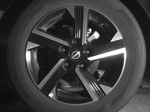 Used 2025 Nissan Sentra SV FWD image 14