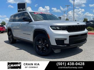 Used 2023 Jeep Grand Cherokee L Limited w/ Black Appearance Package AWD/4WD video 1