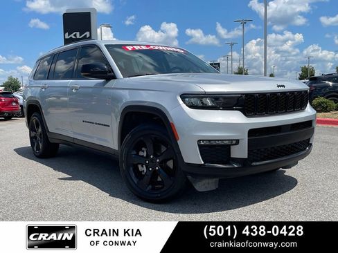 Used 2023 Jeep Grand Cherokee L Limited w/ Black Appearance Package AWD/4WD image 1