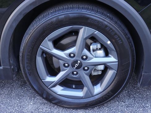 Used 2025 Kia K4 LXS image 36