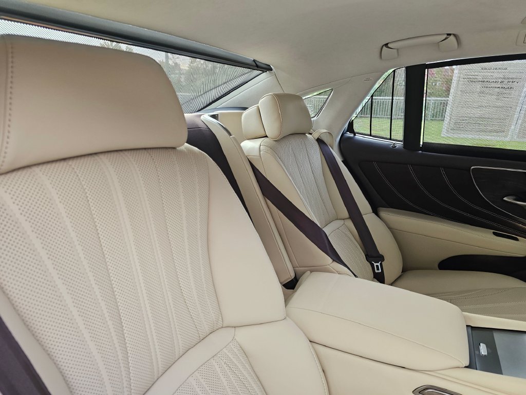 Used 2018 Lexus LS 500h AWD w/ Luxury Package image 13
