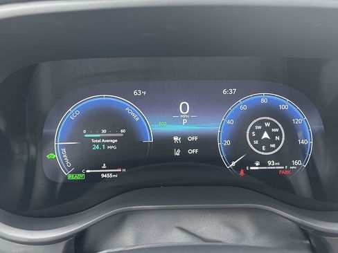 Used 2025 Toyota Sienna Platinum AWD/4WD image 3
