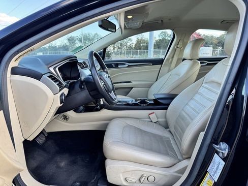 Used 2015 Ford Fusion SE w/ Equipment Group 502A image 10