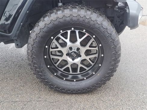 Used 2023 Jeep Gladiator Overland image 4