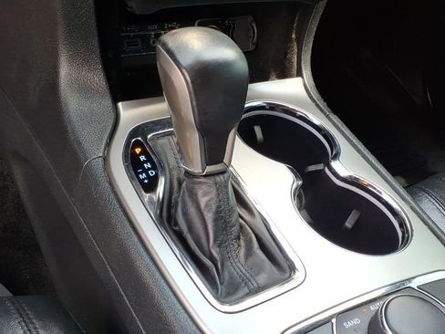 Used 2018 Jeep Grand Cherokee Limited AWD/4WD image 17