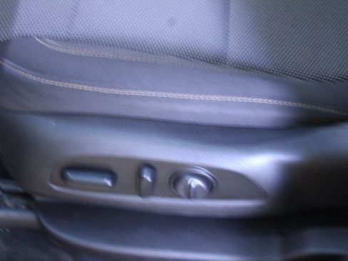 Used 2018 Chevrolet Traverse LT image 12