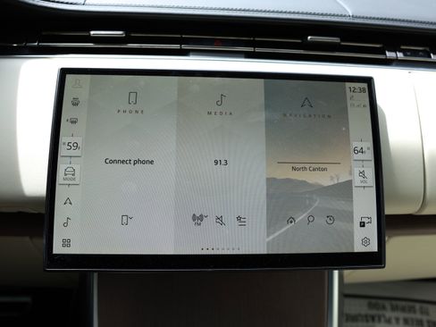 Used 2025 Land Rover Range Rover SE AWD/4WD image 4