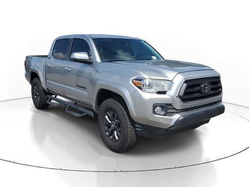 Used 2022 Toyota Tacoma SR5 w/ Technology Package RWD image 2