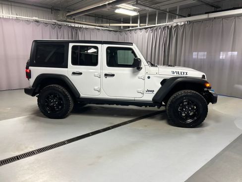 Used 2024 Jeep Wrangler Unlimited image 8