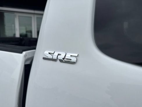 Used 2017 Toyota Tacoma SR5 AWD/4WD image 11
