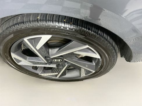 Used 2025 Hyundai Elantra SEL FWD image 11