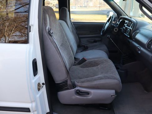 Used 2001 Dodge Ram 2500 Truck ST image 23