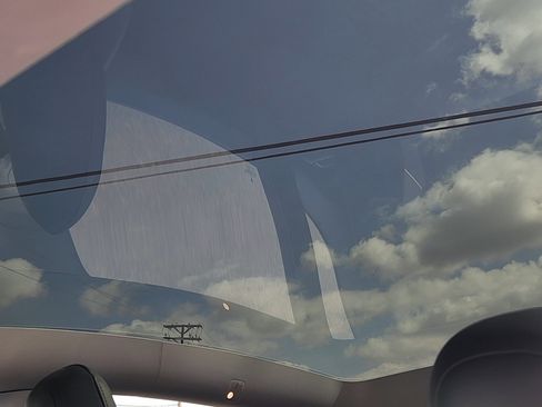 Used 2021 Tesla Model Y Performance image 10